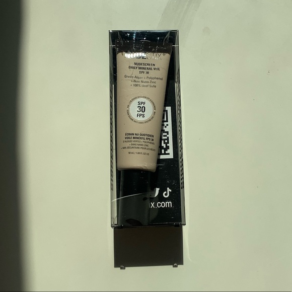 NUDESTIX Daily Mineral Veil SPF 30 - Picture 3 of 4
